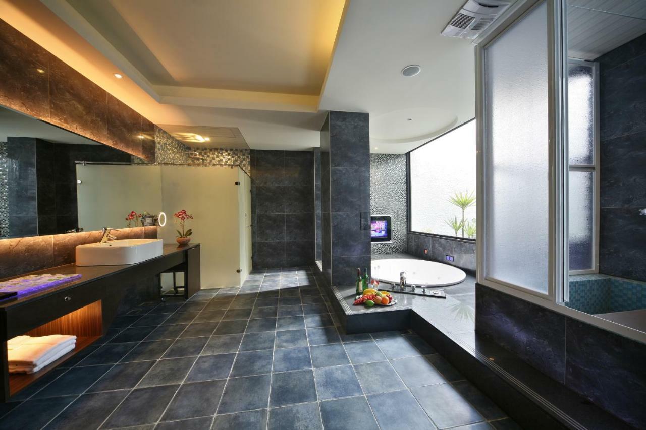 Doule Motel Taichung Exterior foto